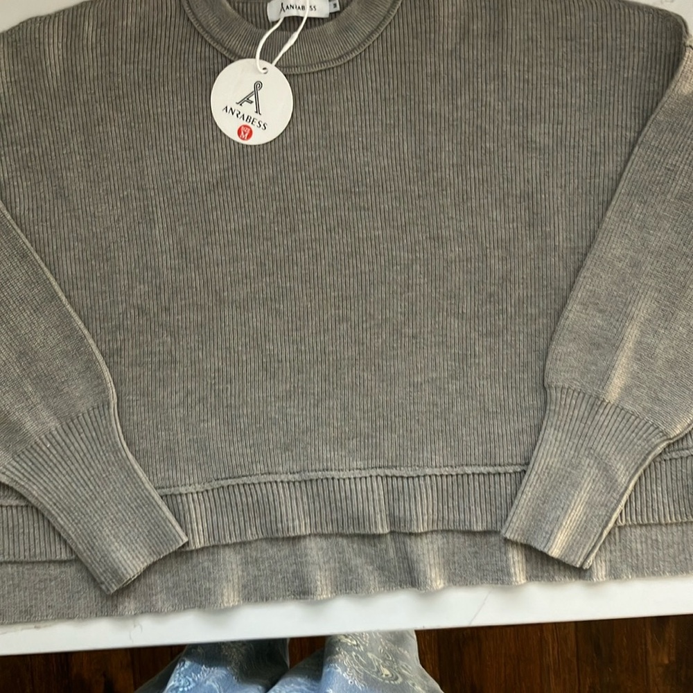 Women’s beige Anrabess sweater size Medium. New with Tags
